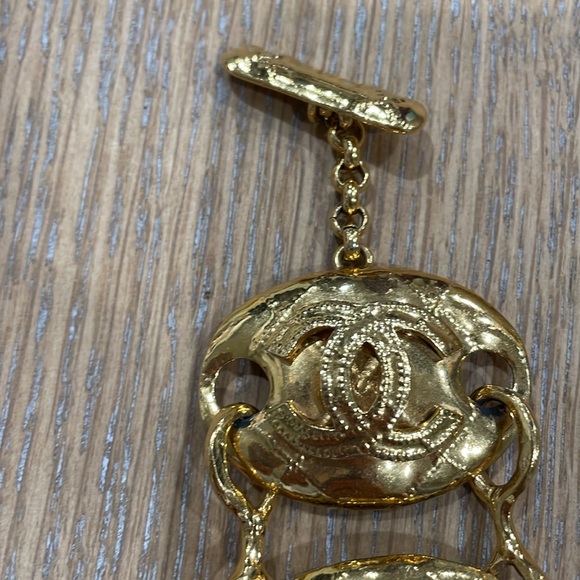 Authentic Vintage Chanel Quilted Gold Plated Bracelet with One CC missing - Picture 2 of 9
